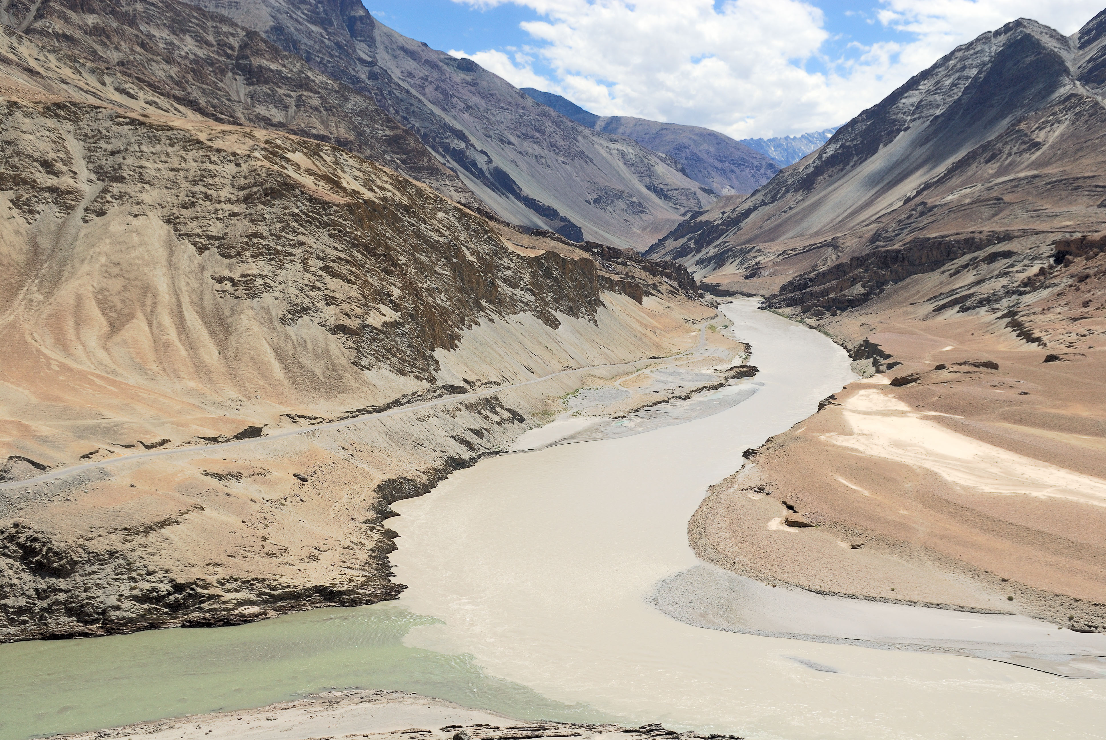IN070473L-Where-the-Indus-and-Zanskar-rivers-meet.jpg