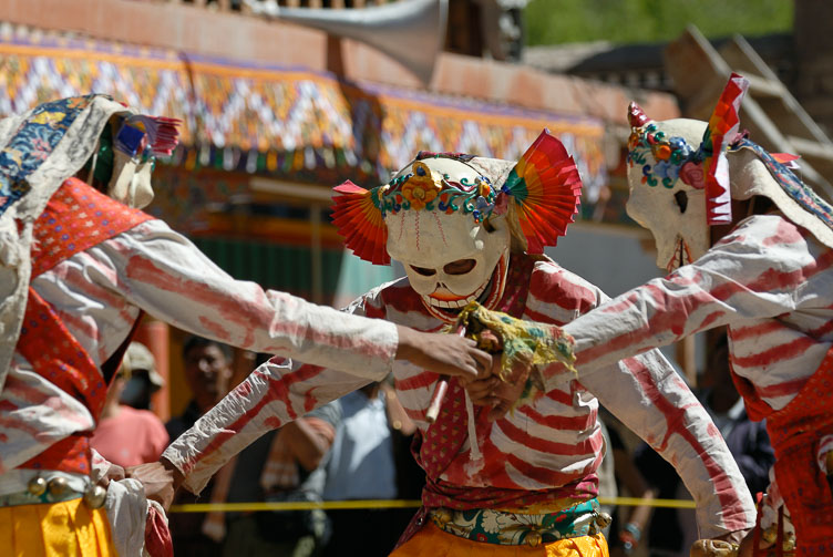 IN070305-Masked-dances-at-the-Hemis-Festival-near-Leh.jpg