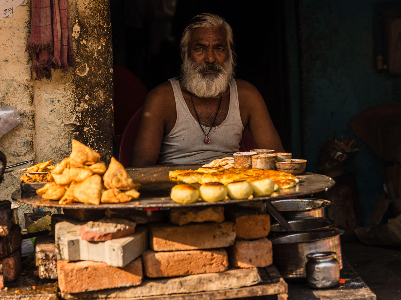 IN141323E-An-Orchha--shopkeeper_v1.jpg