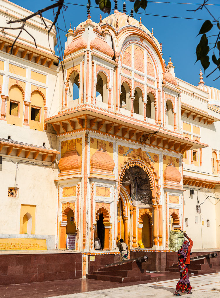 IN141318E-The-Ram-Raja-Temple-in-Orchha.jpg