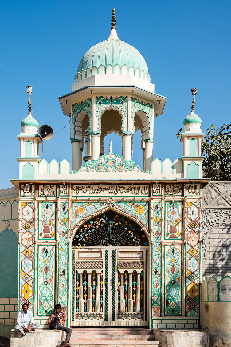 IN140282E-Colorful-small-Mosque.jpg