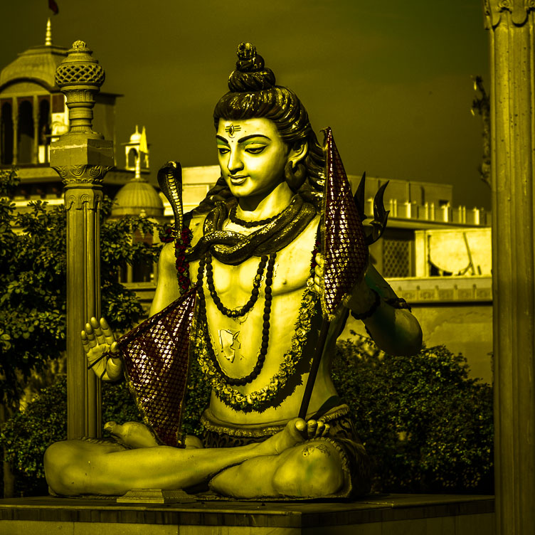 IN140325-Shiva-statue-at-Rani-Sati-temple.jpg