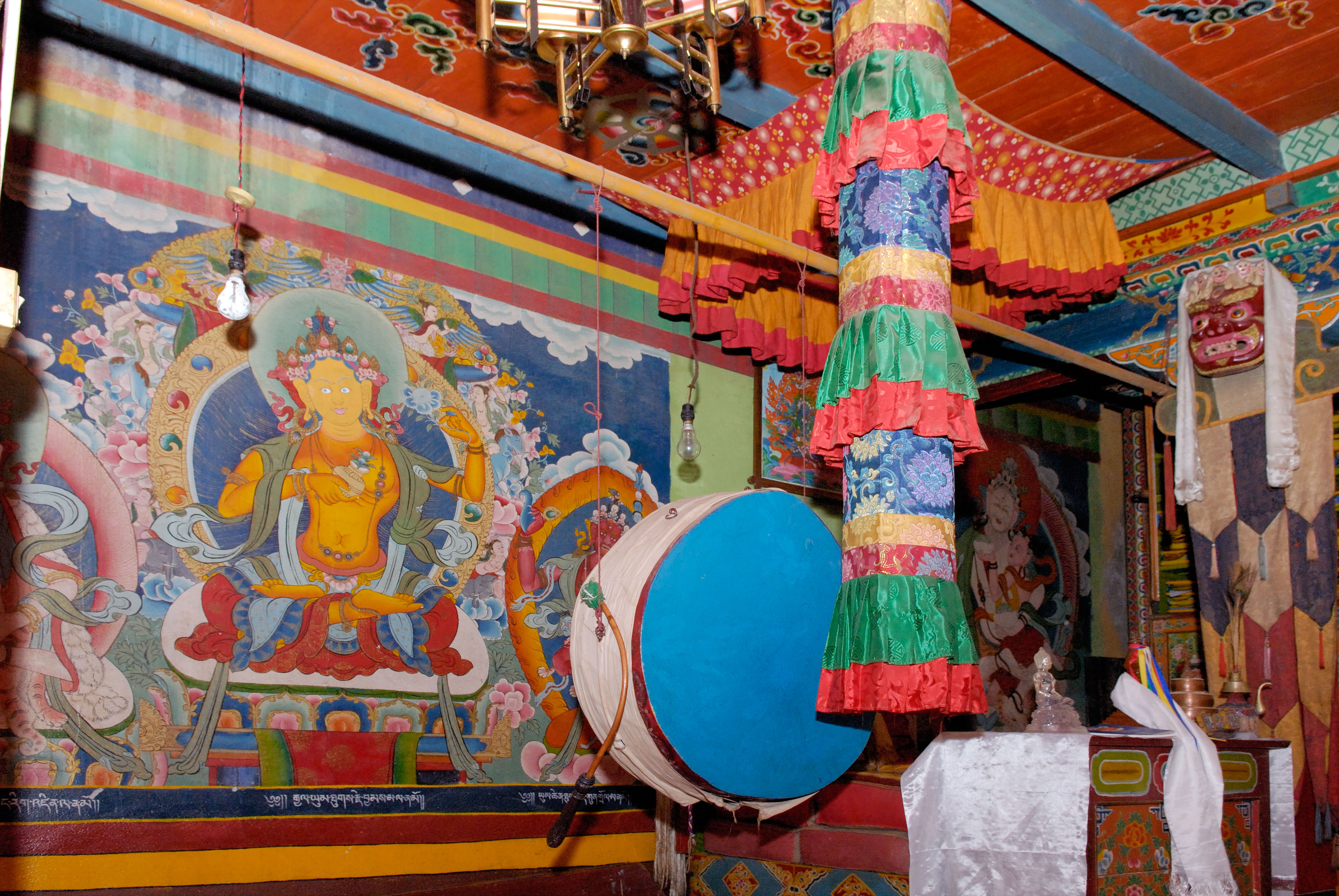 SB06107-Kunrag-Bon-monastery-interior.jpg