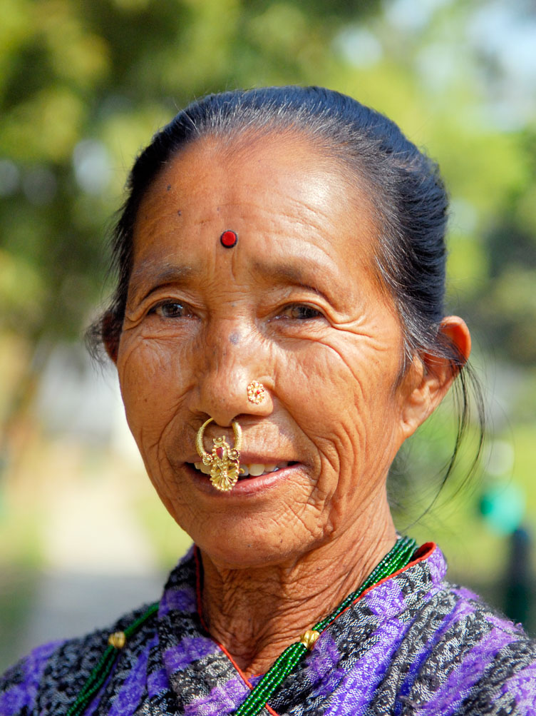 Woman wearing nosering SB06075-Woman-wearing-nosering.jpg