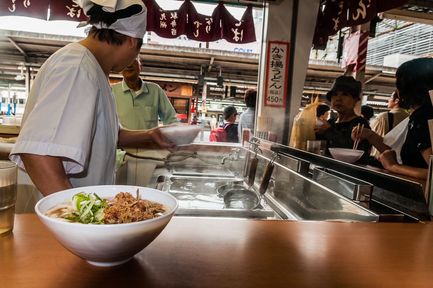 JA081138E-Hiroshima-Station-noodles.jpg