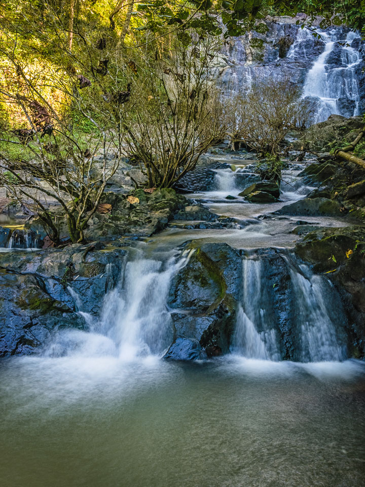 LA163073-100-falls-near-Luang-Namtha.jpg