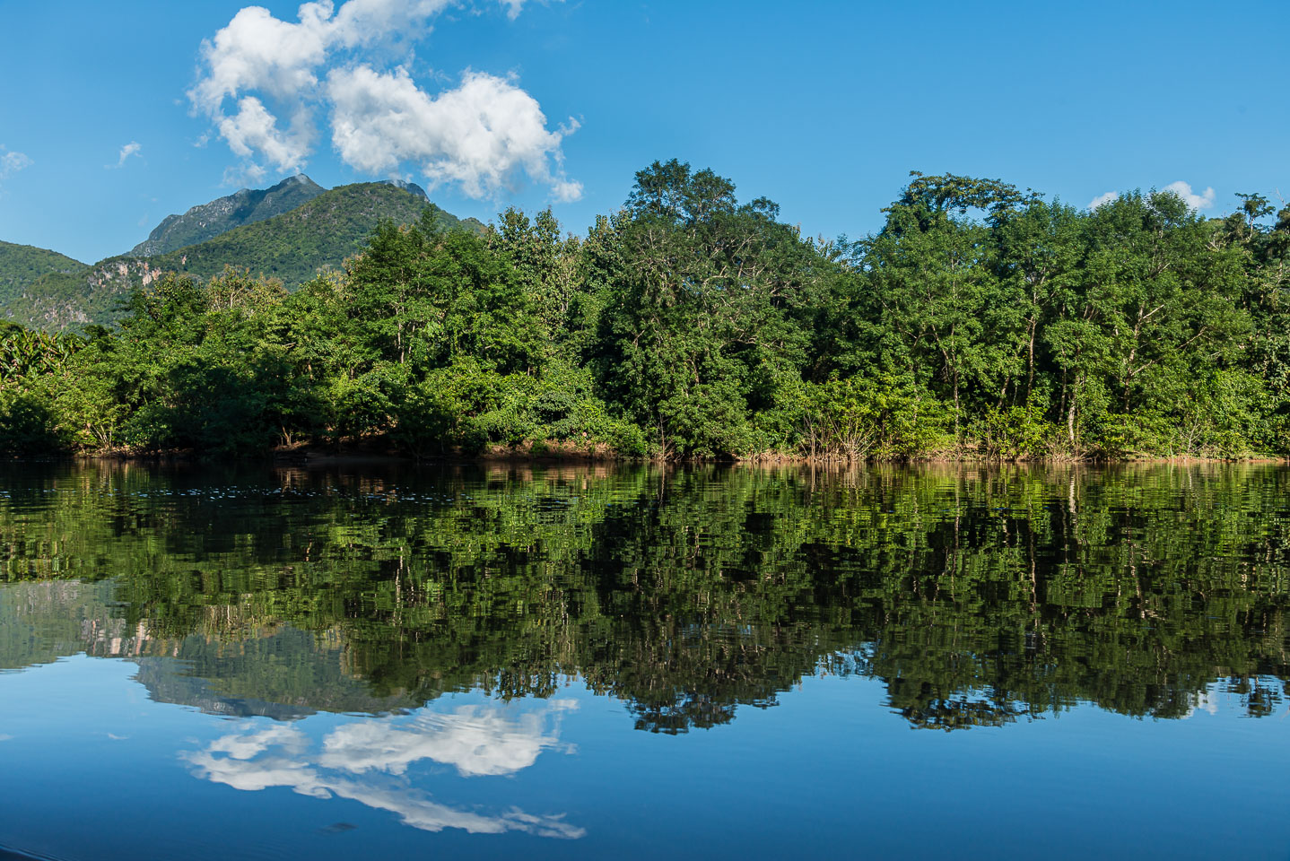 LA163176-Nam-Ou-river-near-Nong-Khiaw.jpg