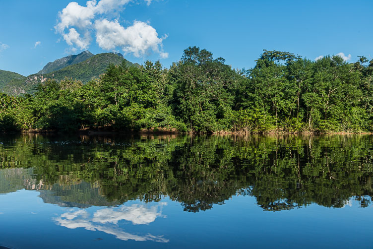 LA163176-Nam-Ou-river-near-Nong-Khiaw.jpg