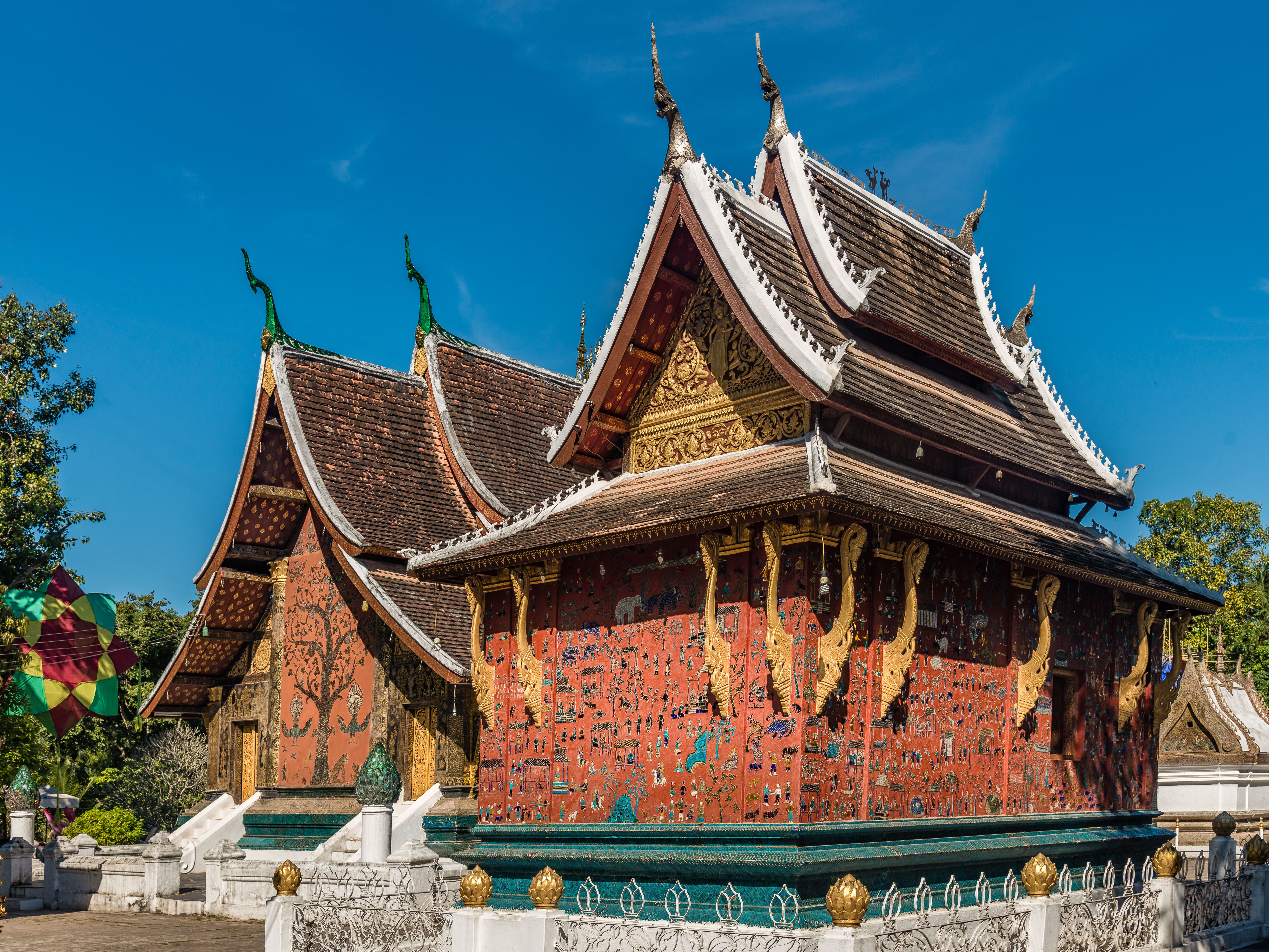 LA163298-Luang-Prabang---Vat-Xieng-Thong.jpg