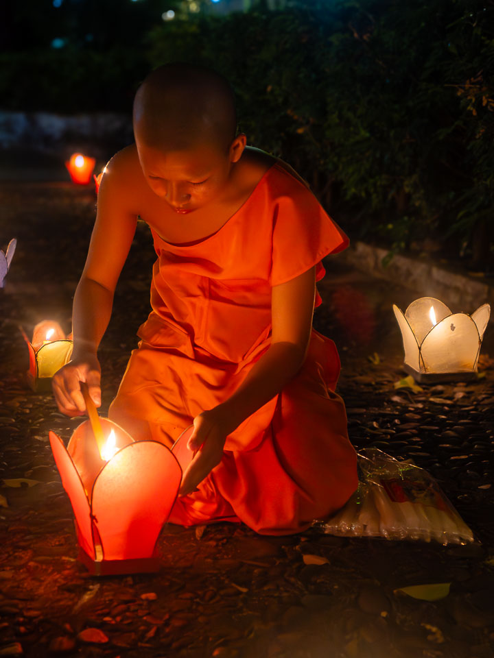 LA240070-Young-monk-lighting-candles.jpg