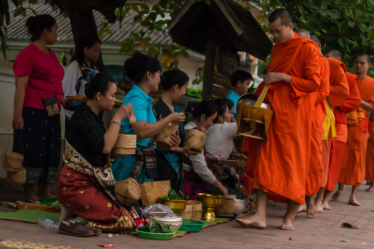 Monniken at their morning ritual LA163548-Monniken-at-their-morning-ritual.jpg