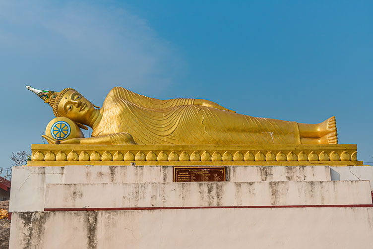LA161036-Don-Khong---large-reclining-Buddha_.jpg