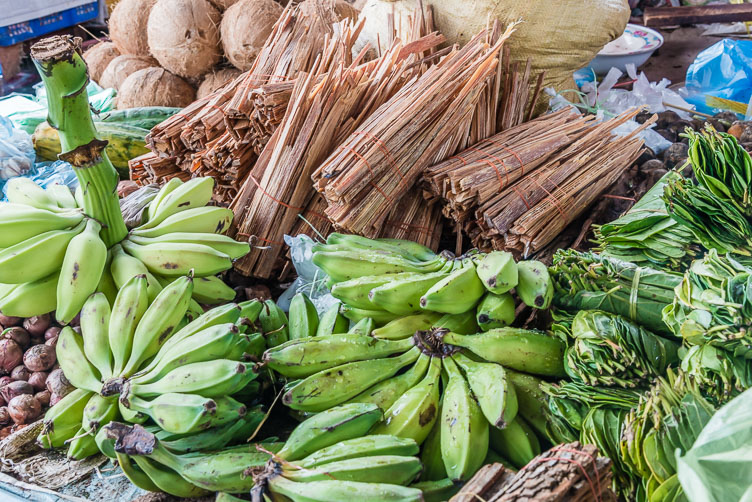 LA170347-Ban-Khinak-market.jpg