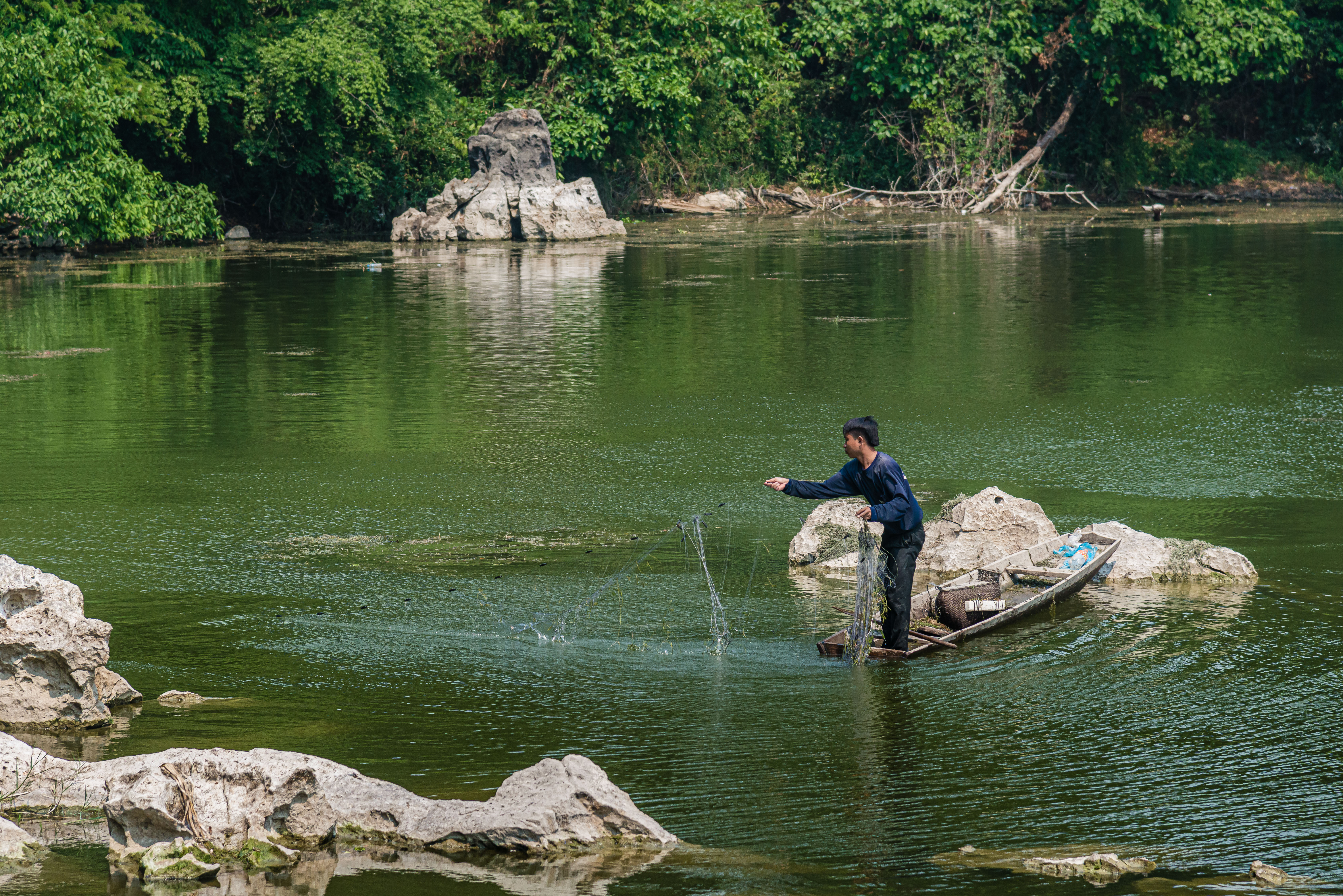 LA160660-Fisherman-at-small-lake-in-the-Thakhek-area.jpg