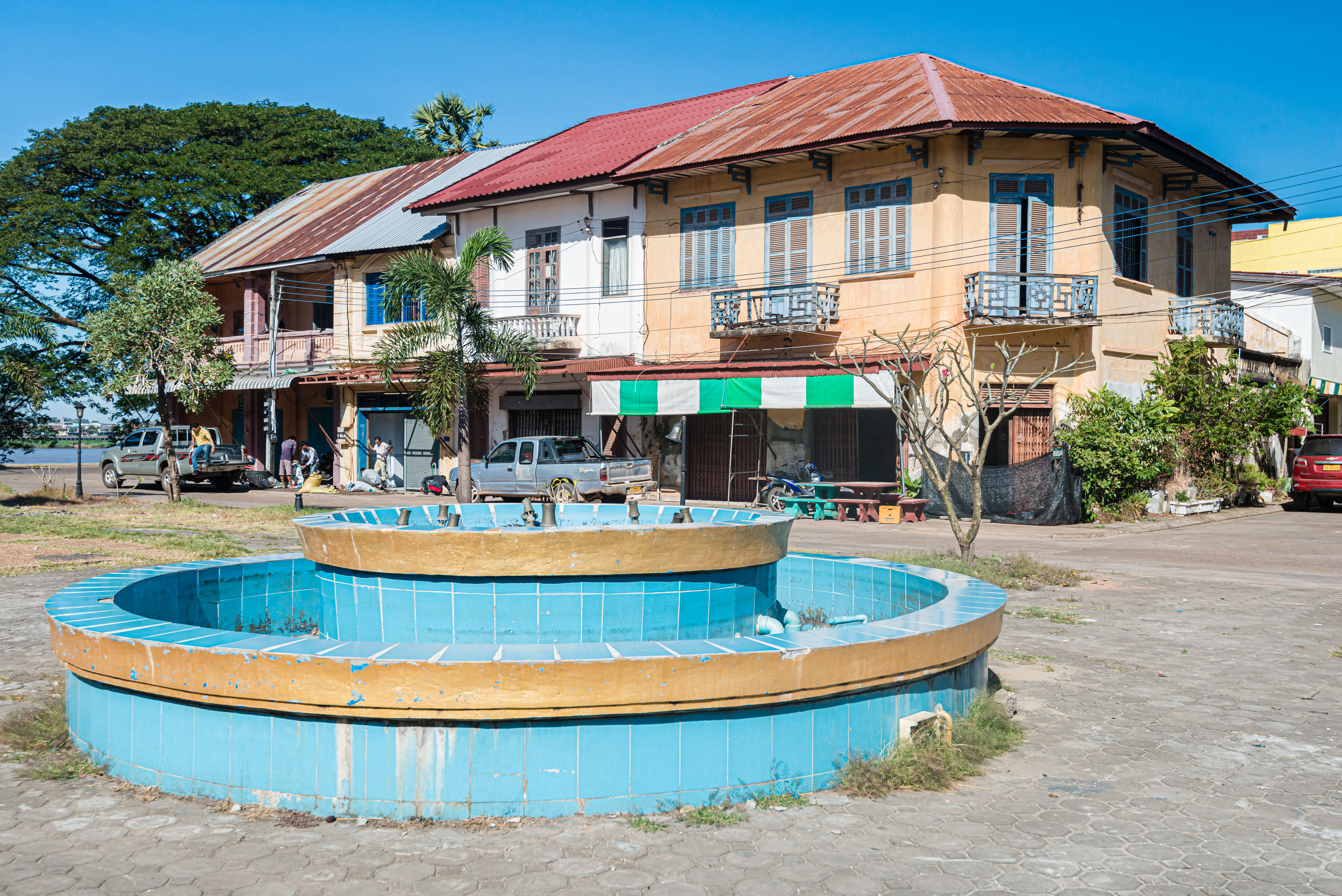 LA170036-Thakhek-main-square.jpg