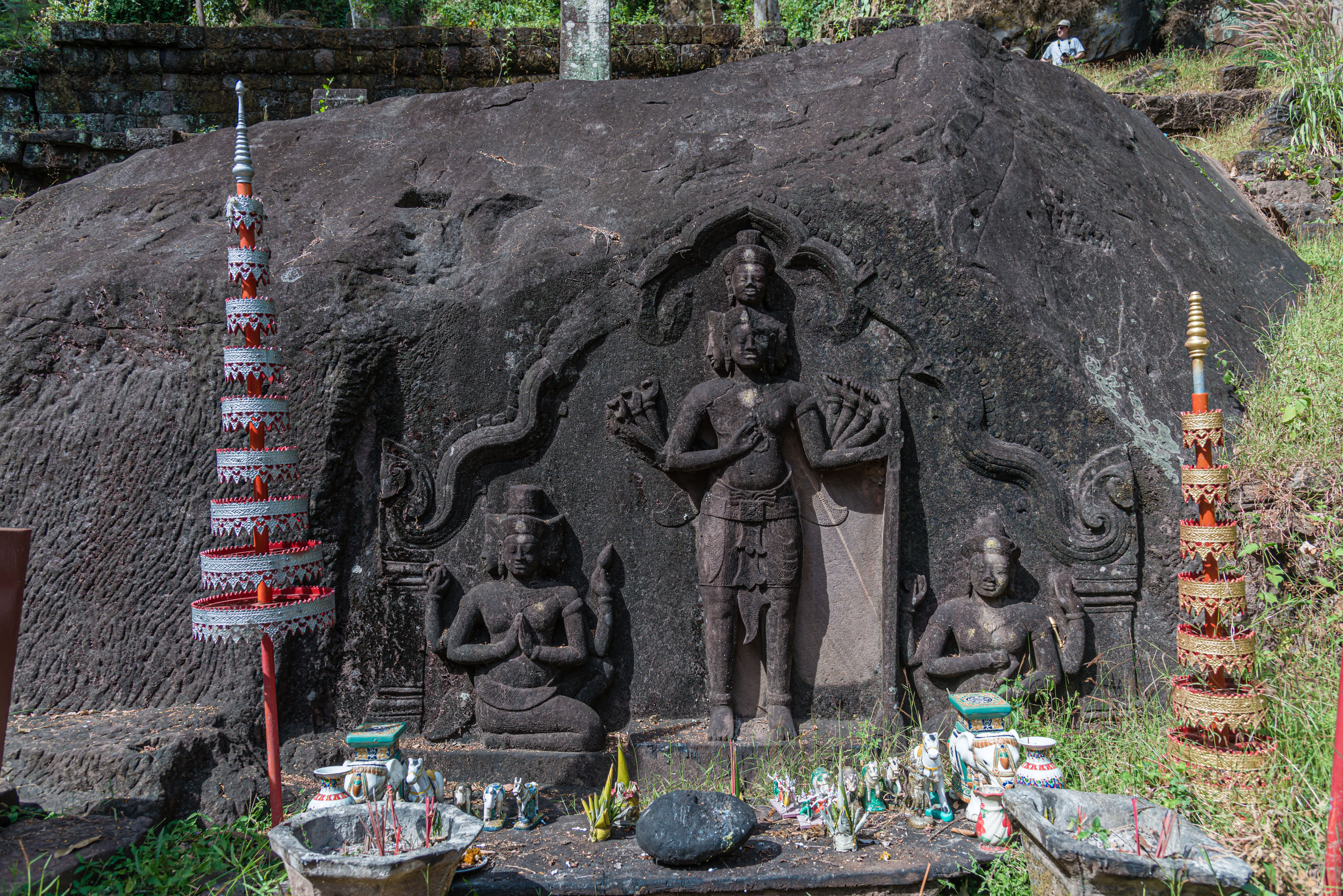 LA170205-Wat-Phu---the-Hindu-trinity-or-Trimurti-of-Shiva,-Brahma-and-Vishnu.jpg