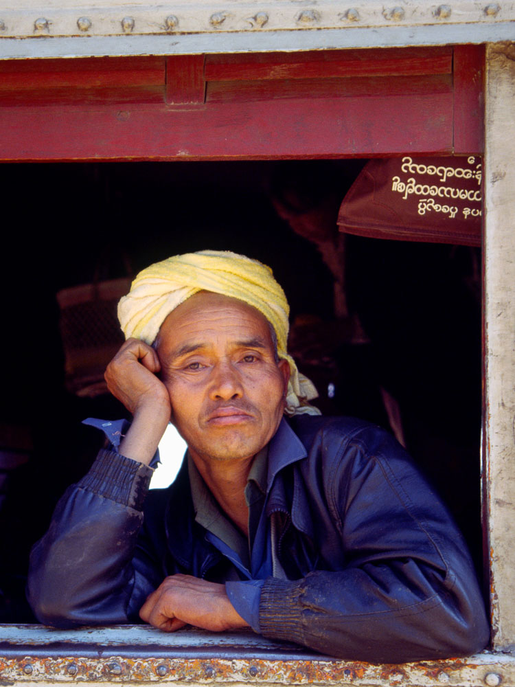 MY96035-The-train-to-Lashio-_v1.jpg