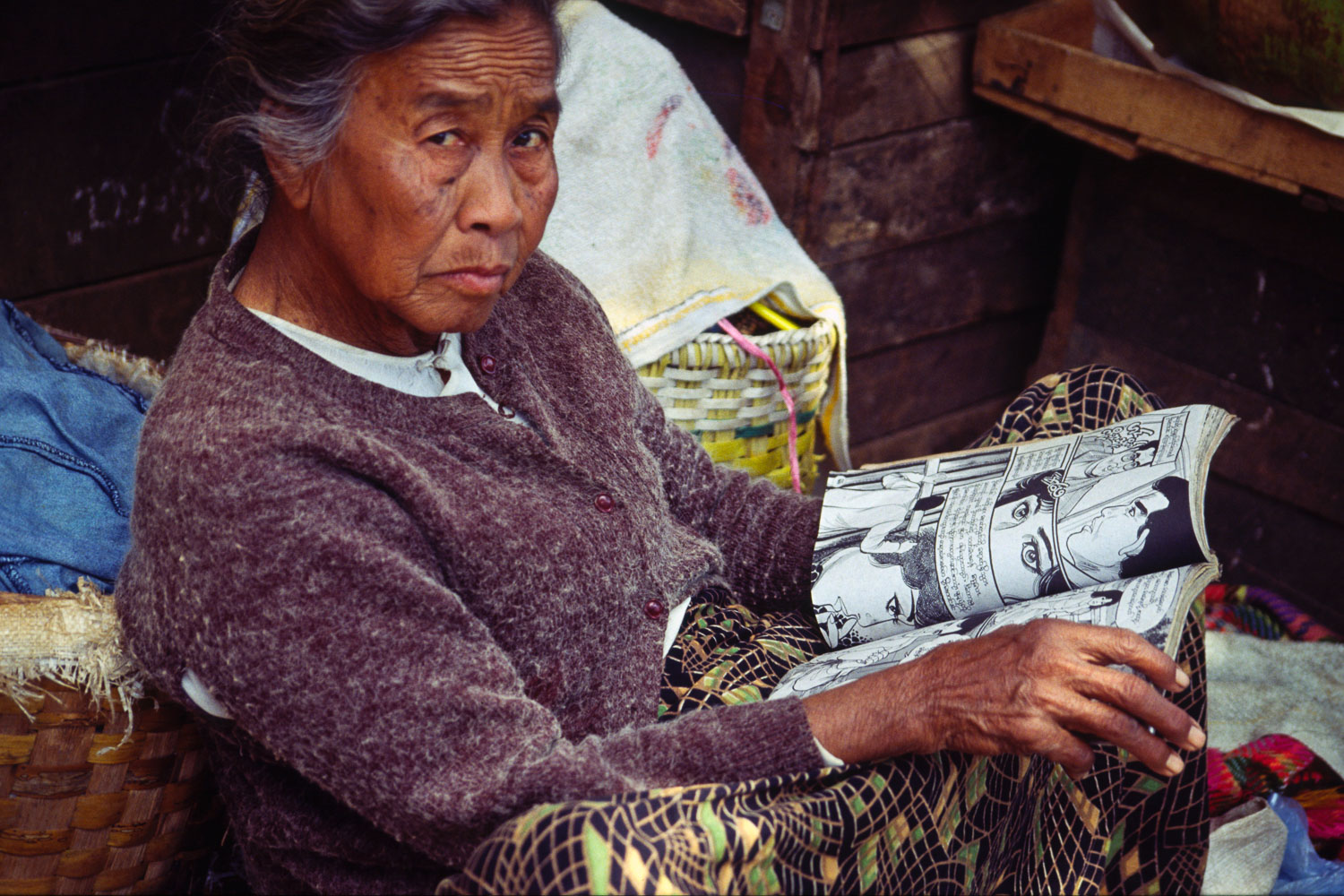 MY96036-Reading-a-comic-at-Lashio-market.jpg