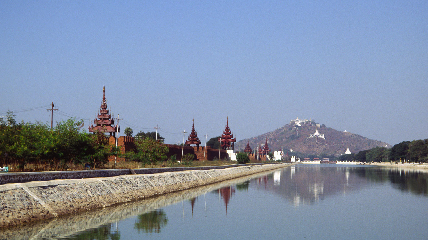 MY96046-Mandalay-Royal-Palace-and-Mandalay-hill_v1.jpg