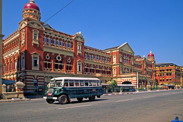 MY96001-Yangon-street-scene.jpg