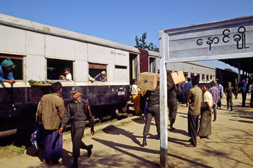 MY96034-The-train-to-Lashio.jpg