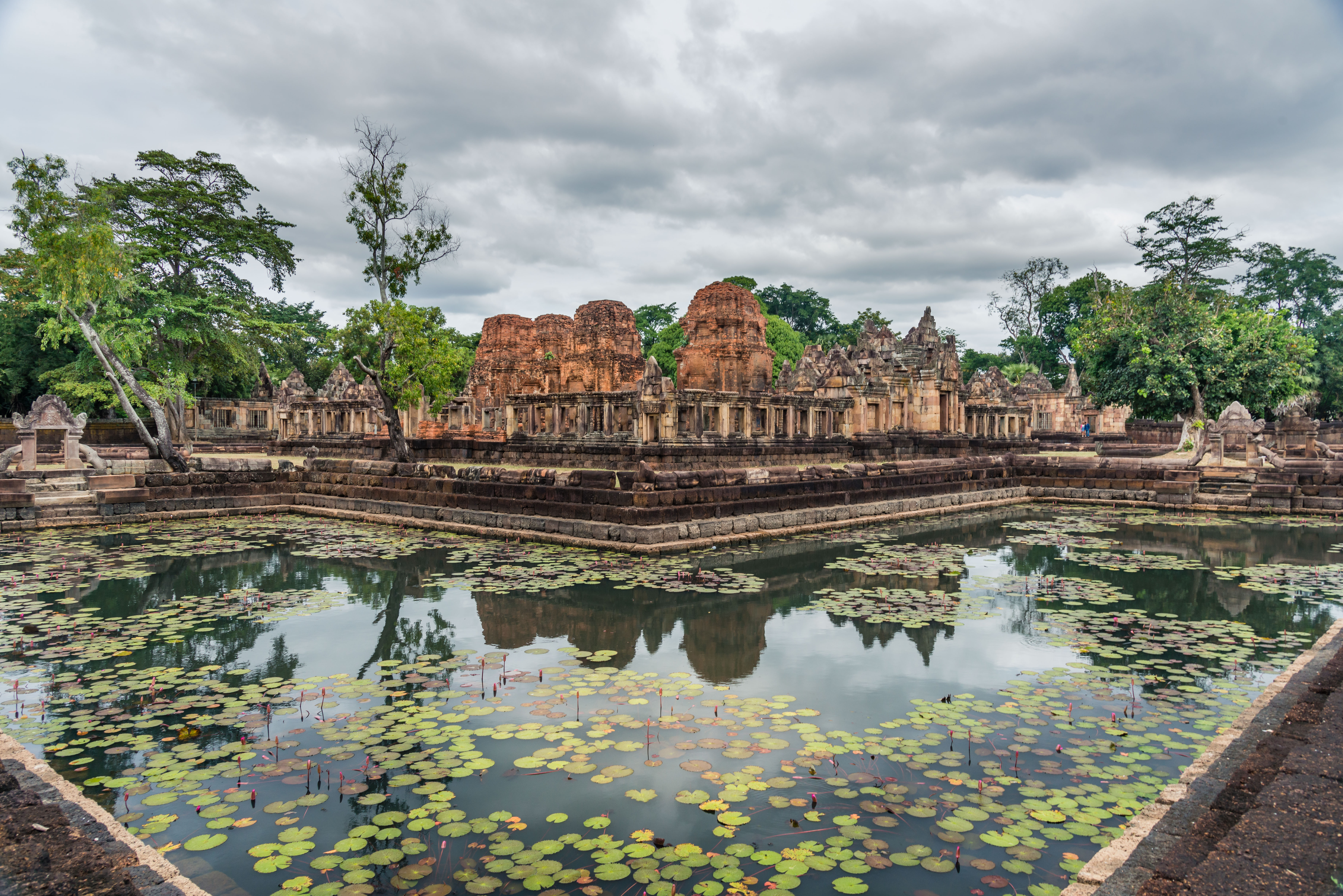 TL162653-Nan-Rong---Prasat-Muang-Tam.-Lotus-shaped-pond.jpg