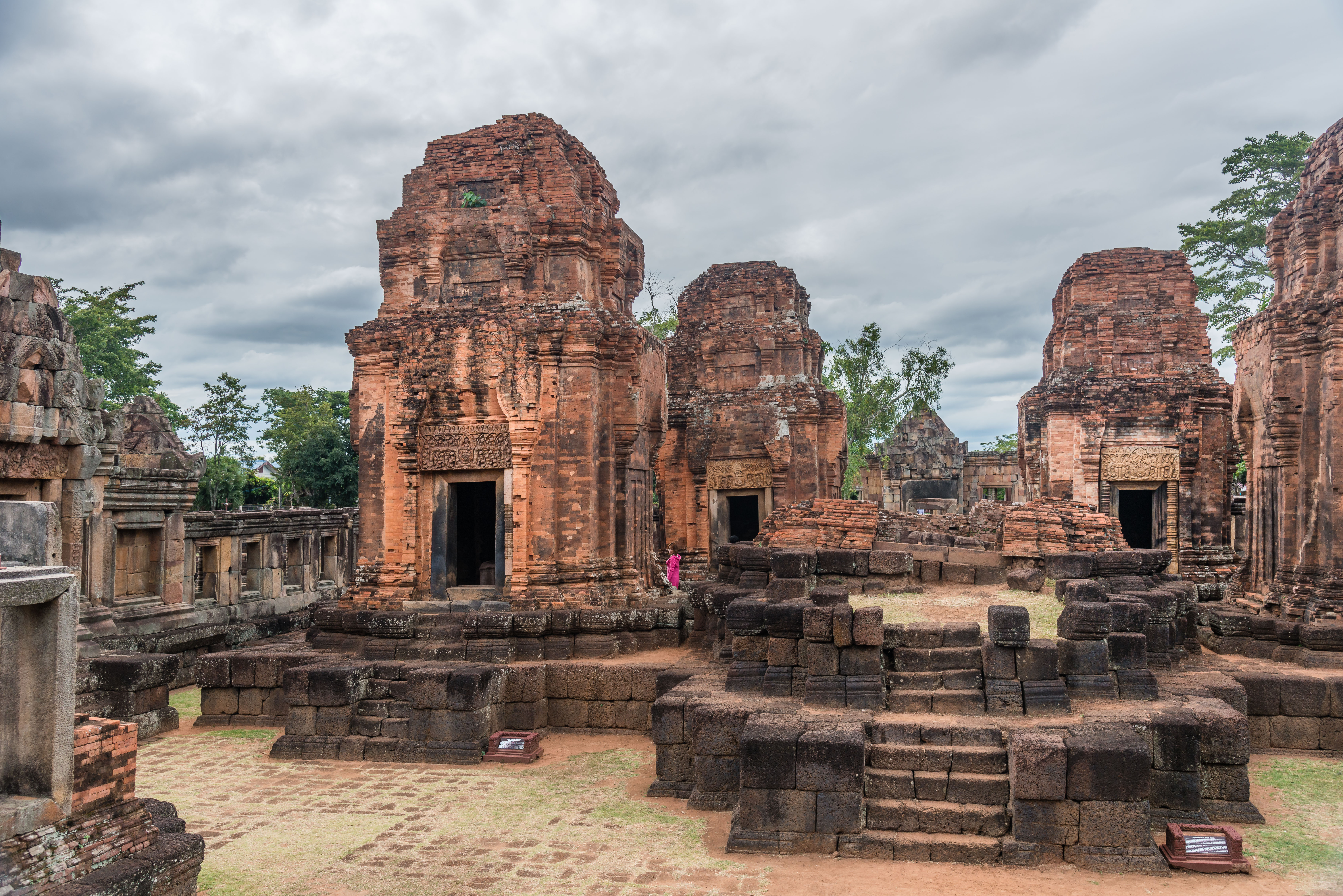 TL162659-Nan-Rong---Prasat-Muang-Tam-temple.jpg