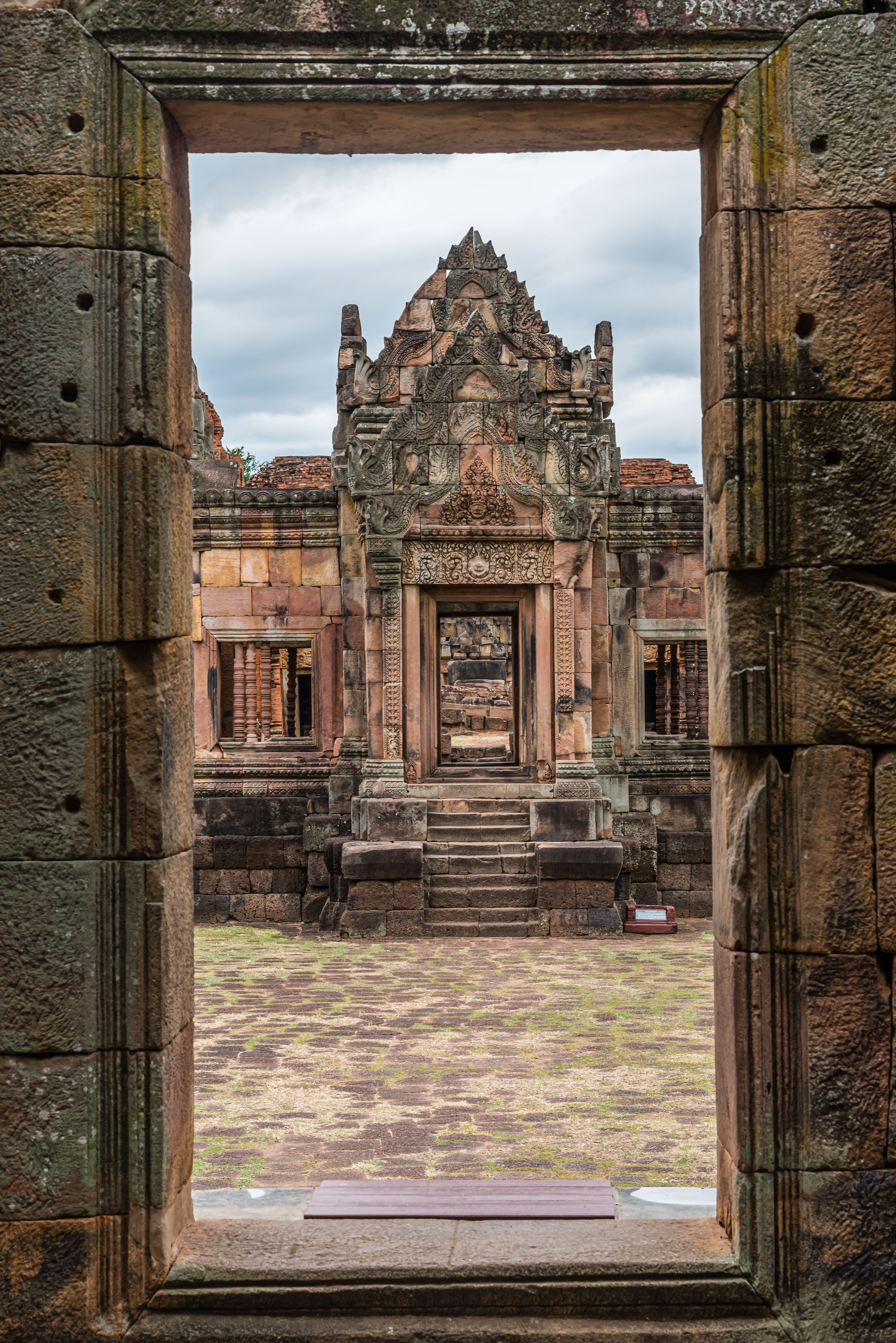 TL162679-Nan-Rong---Prasat-Muang-Tam.jpg