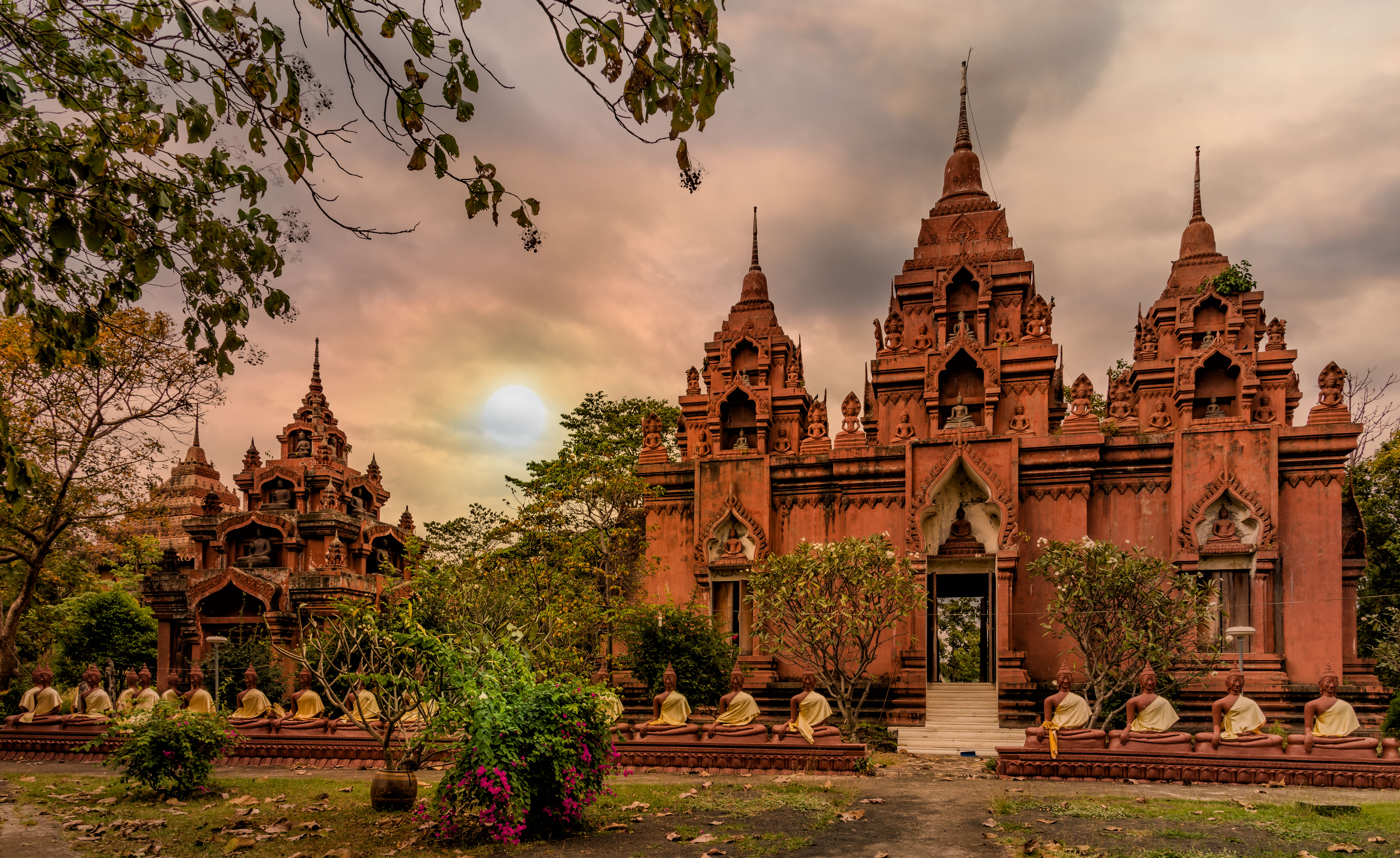 TL162711-Nan-Rong---Wat-Kao-Angkhan-at-dusk.jpg