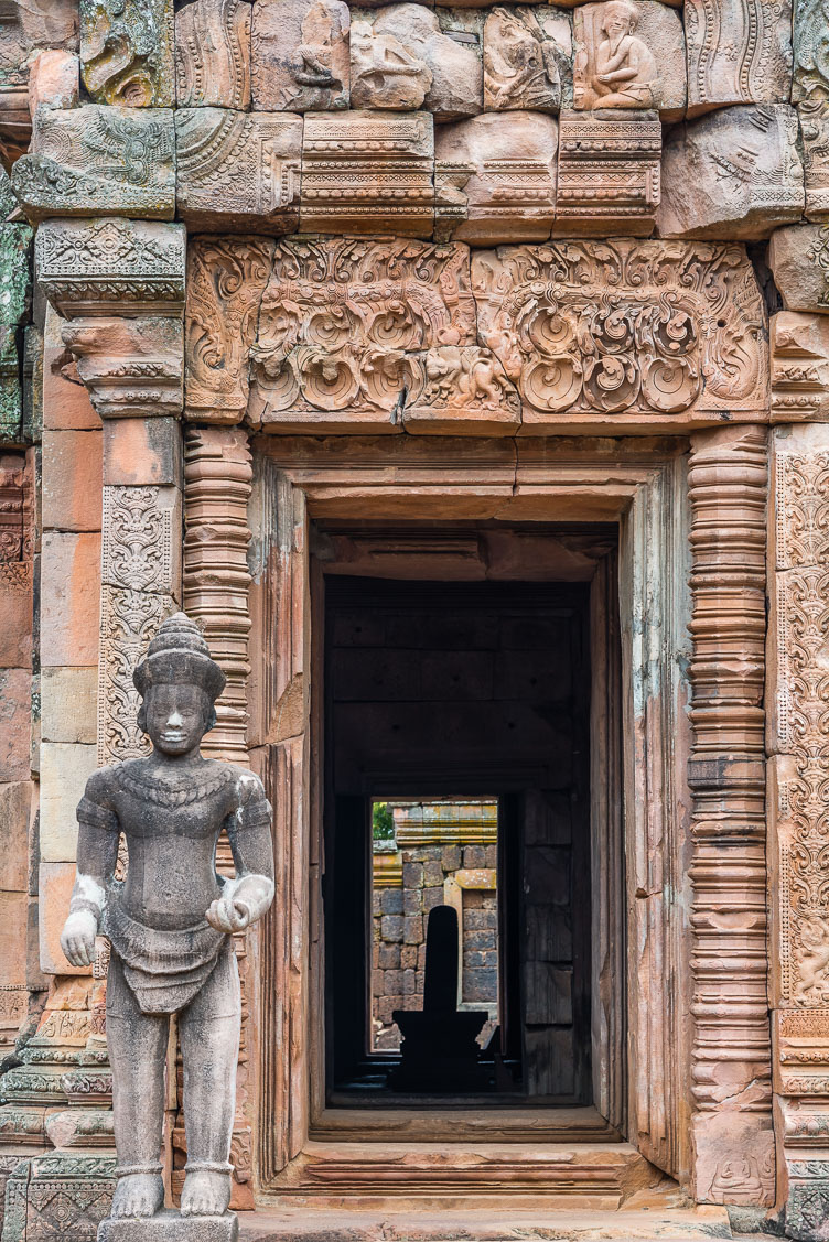 TL162585-Phanom-Rung---Guard-and-Linga.jpg