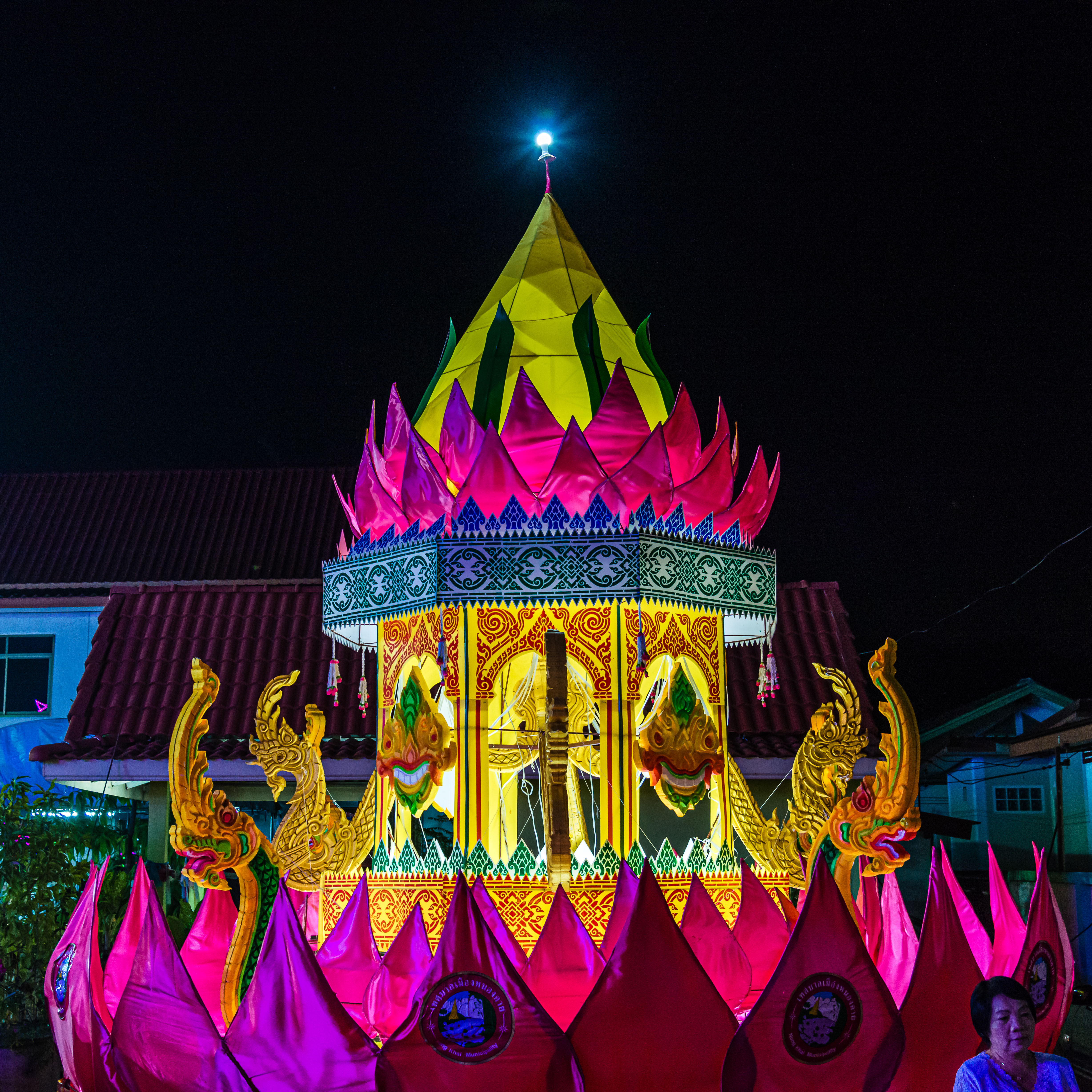 TL170692-Loi-Kratong.jpg