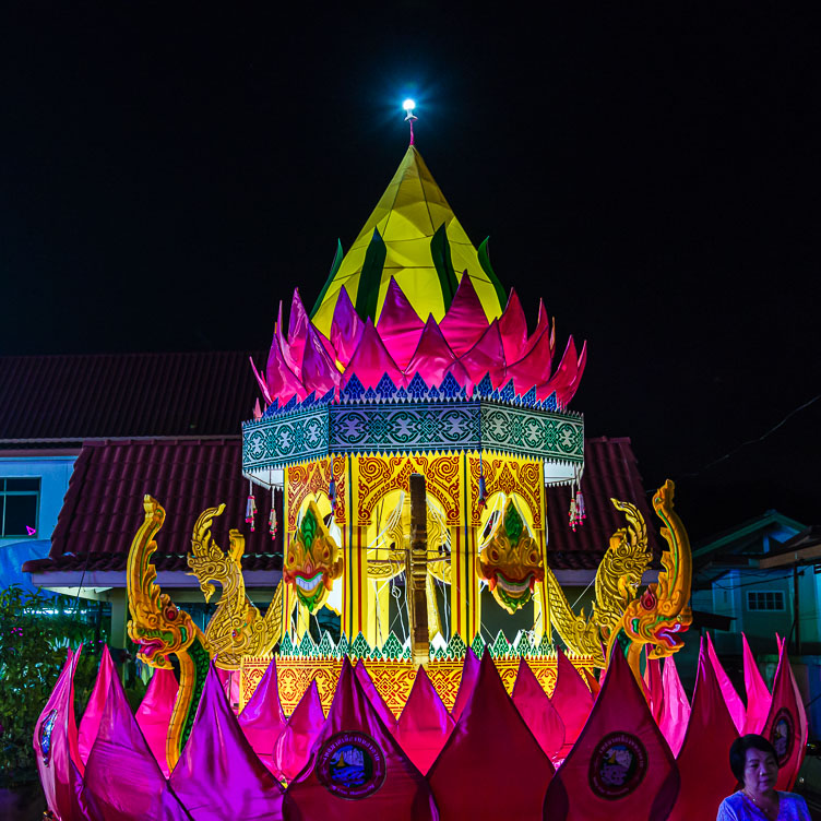 TL170692-Loi-Kratong.jpg