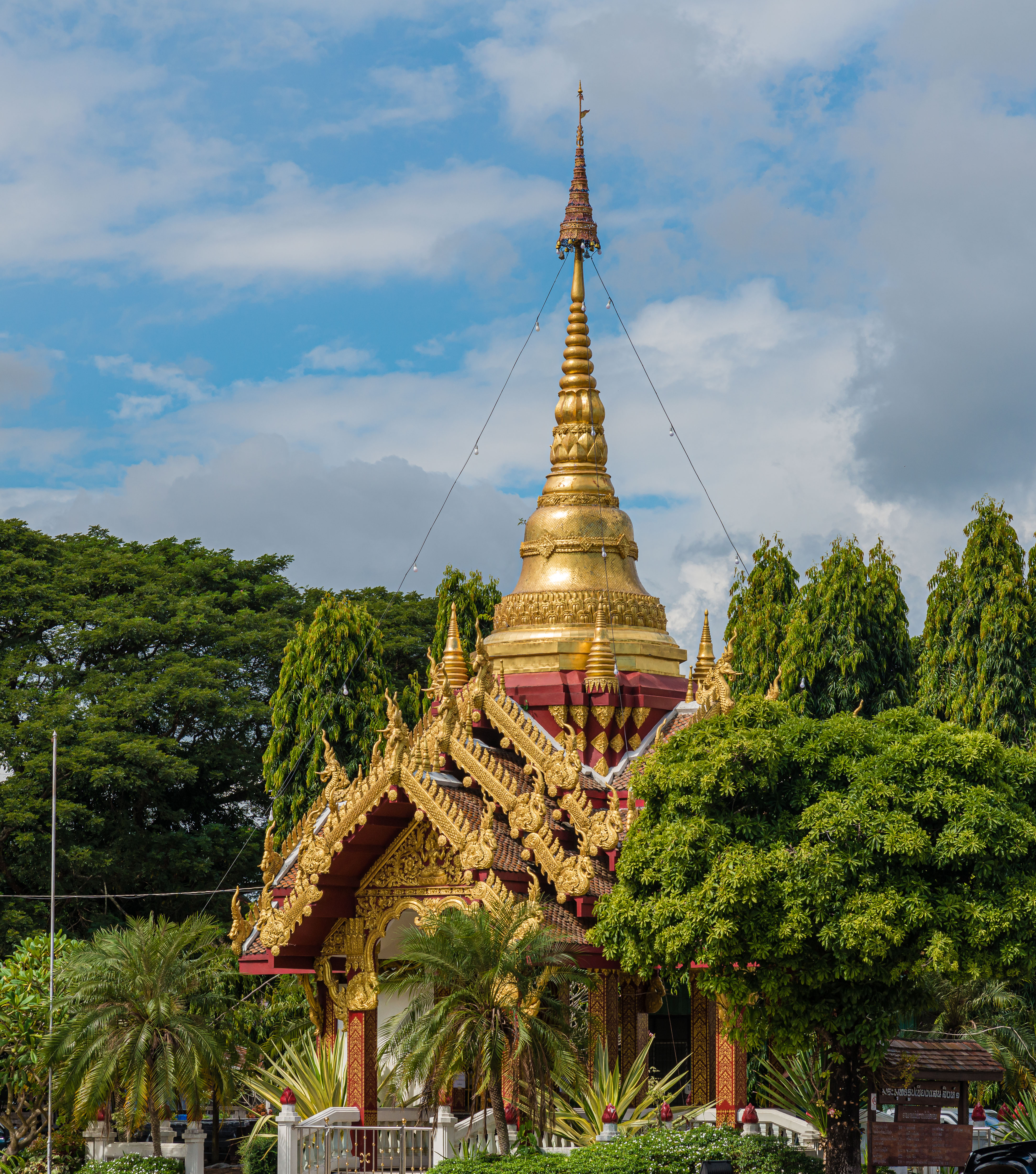 TL162080-Chiang-Saen-Wat.jpg