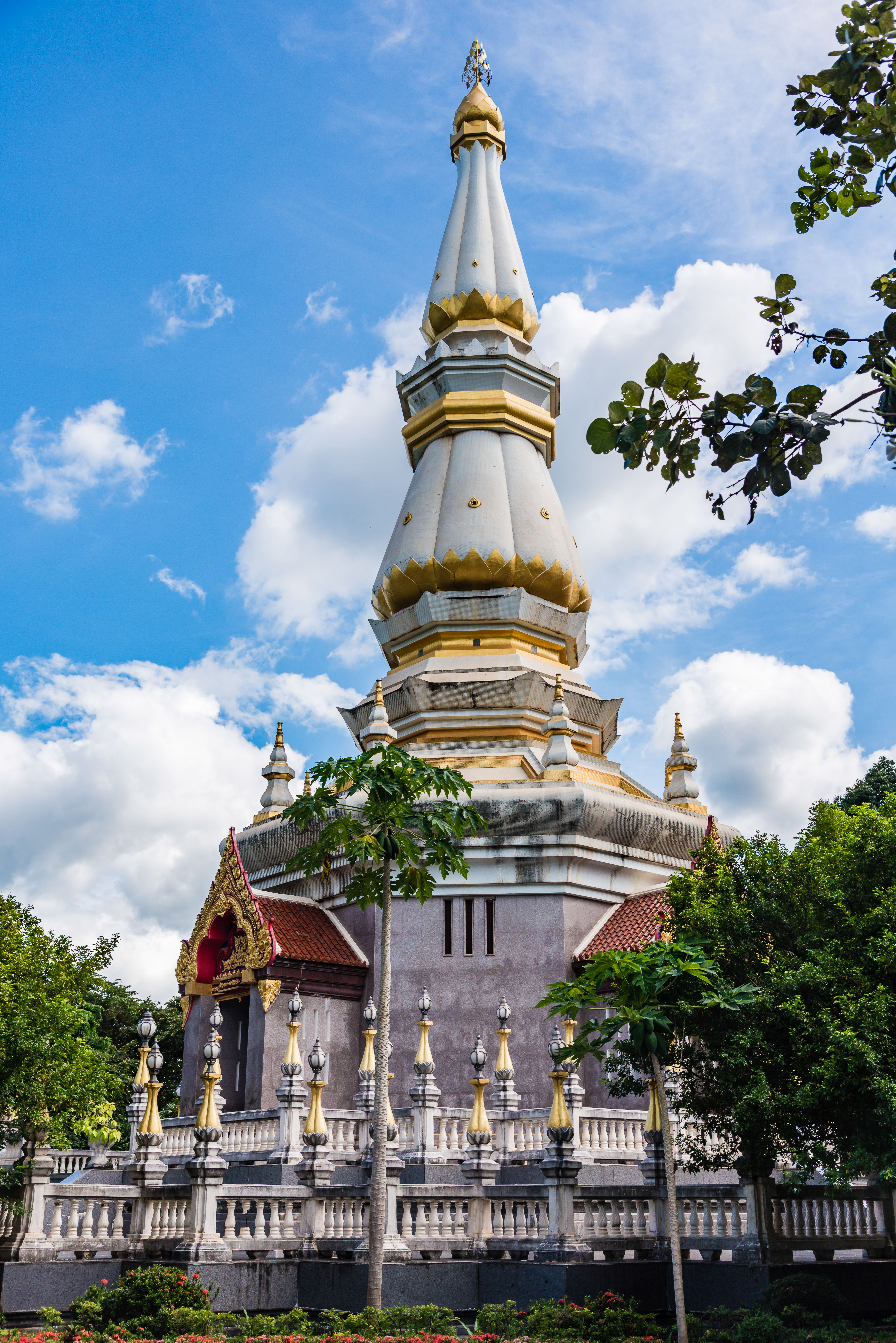 TL170065-Mausoleum-of-Luang-Poo-Tet-Tet-Lang-Sii_.jpg