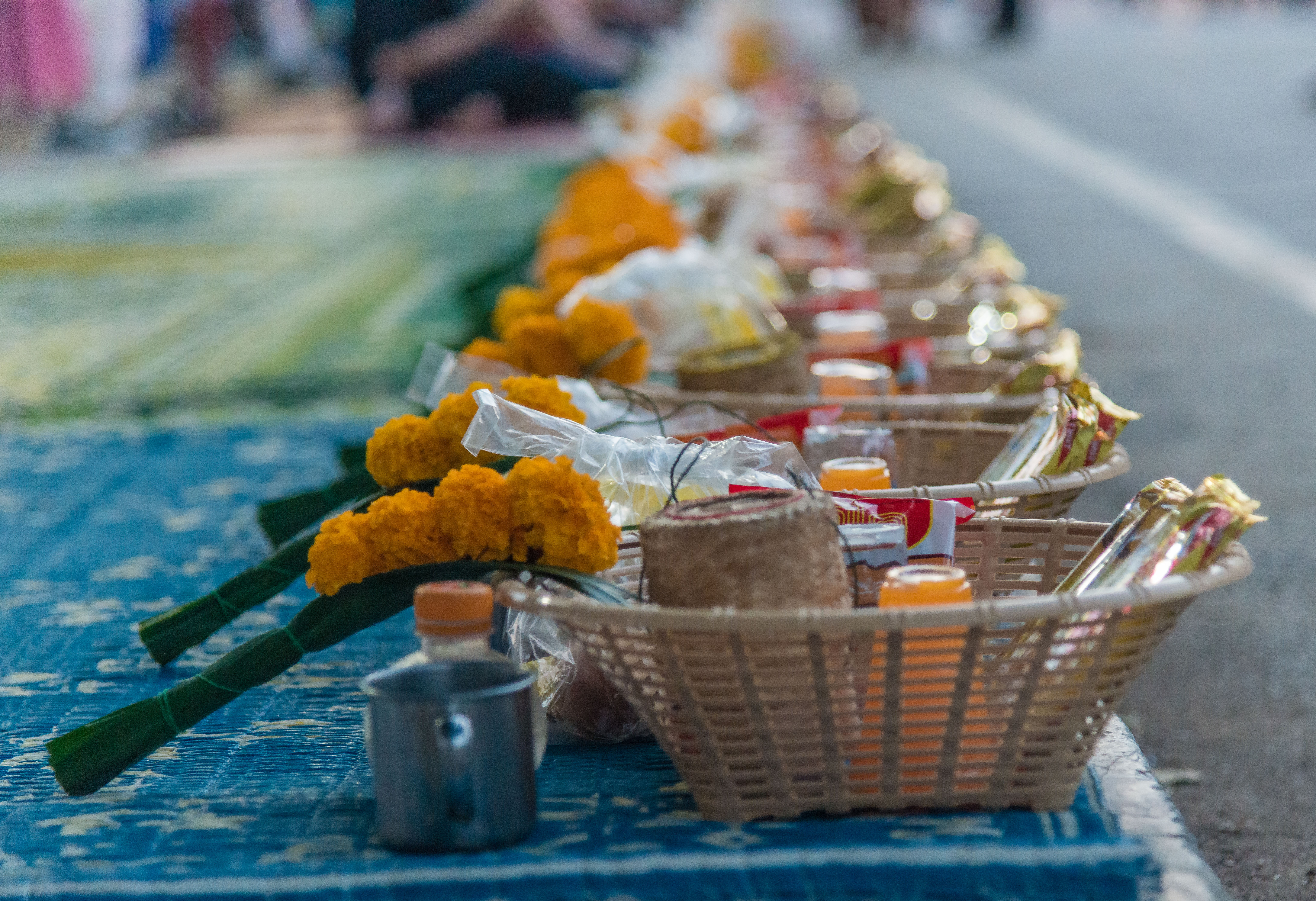 TL170979-Offerings-for-the-monks-in-Chiang-Khan_.jpg