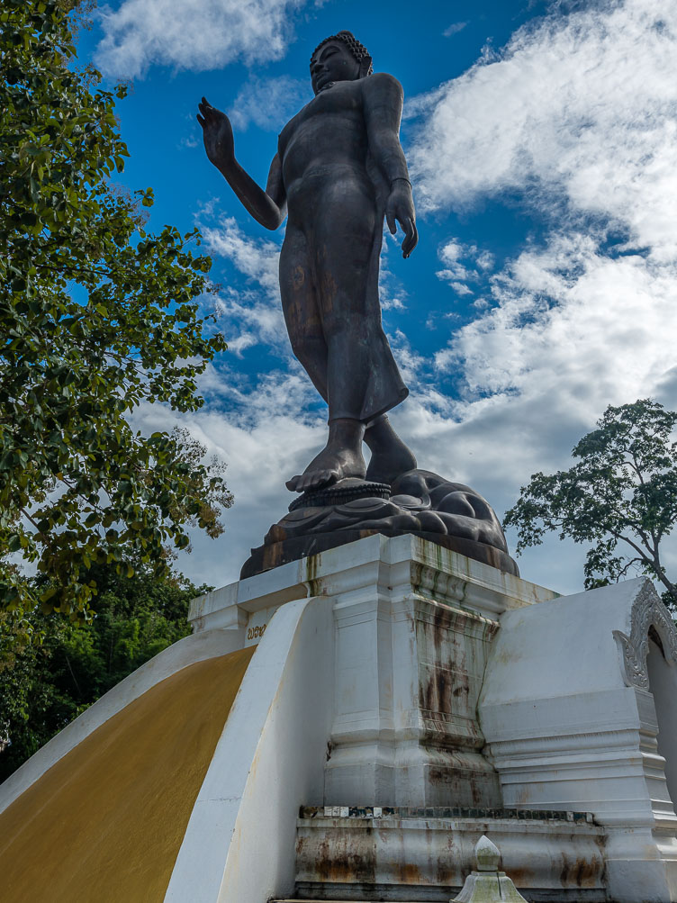 Buddha overlooking the mekong at the golden triangle TL162123-Buddha-overlooking-the-mekong-at-the-golden-triangle.jpg