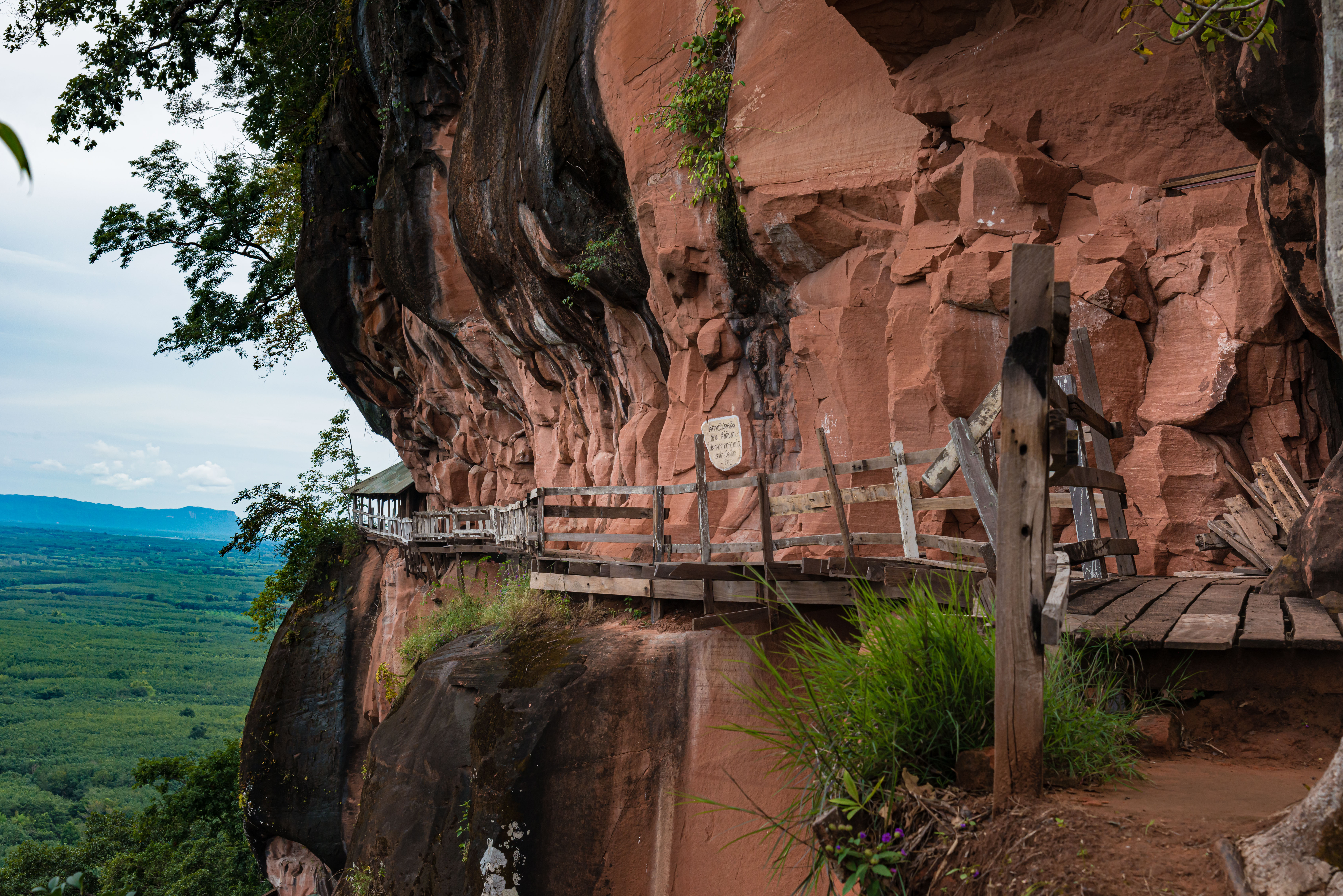 TL170111-Wat-Phu-Tok-boardwalk.jpg