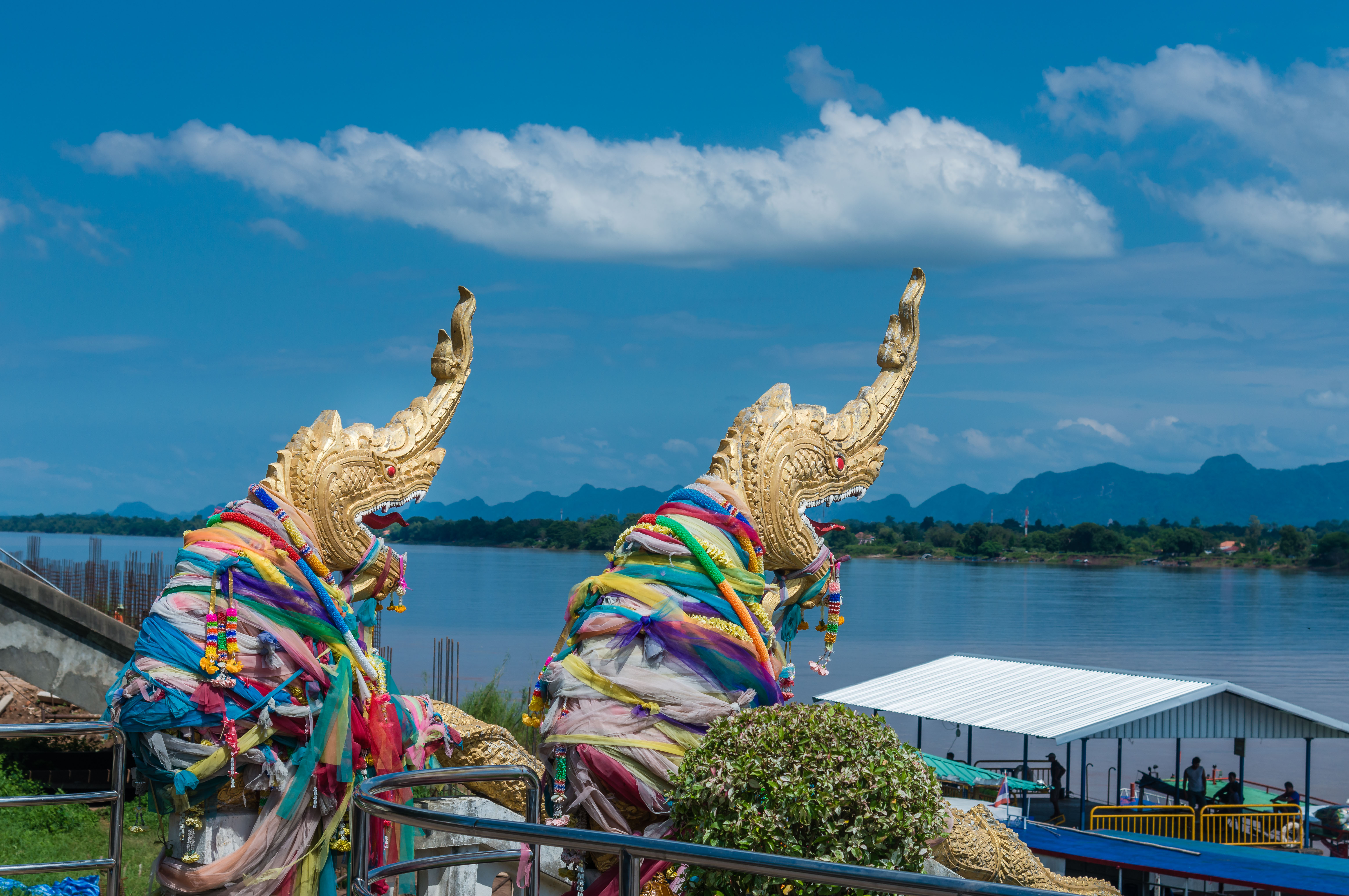 TL170139-Naga's-at-the-Mekong.jpg