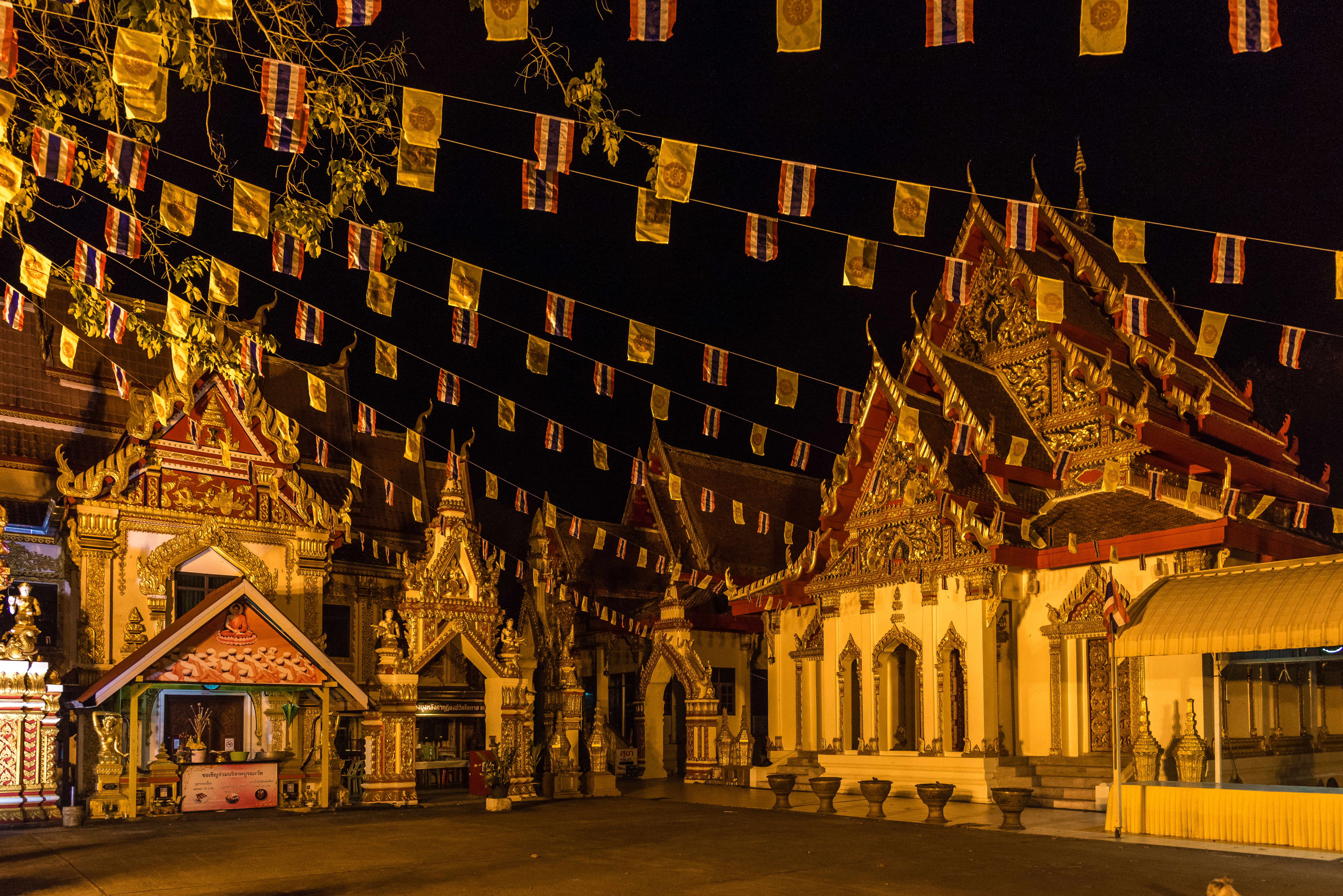 TL170170-Nakhon-Phanom---Wat-Okat.jpg