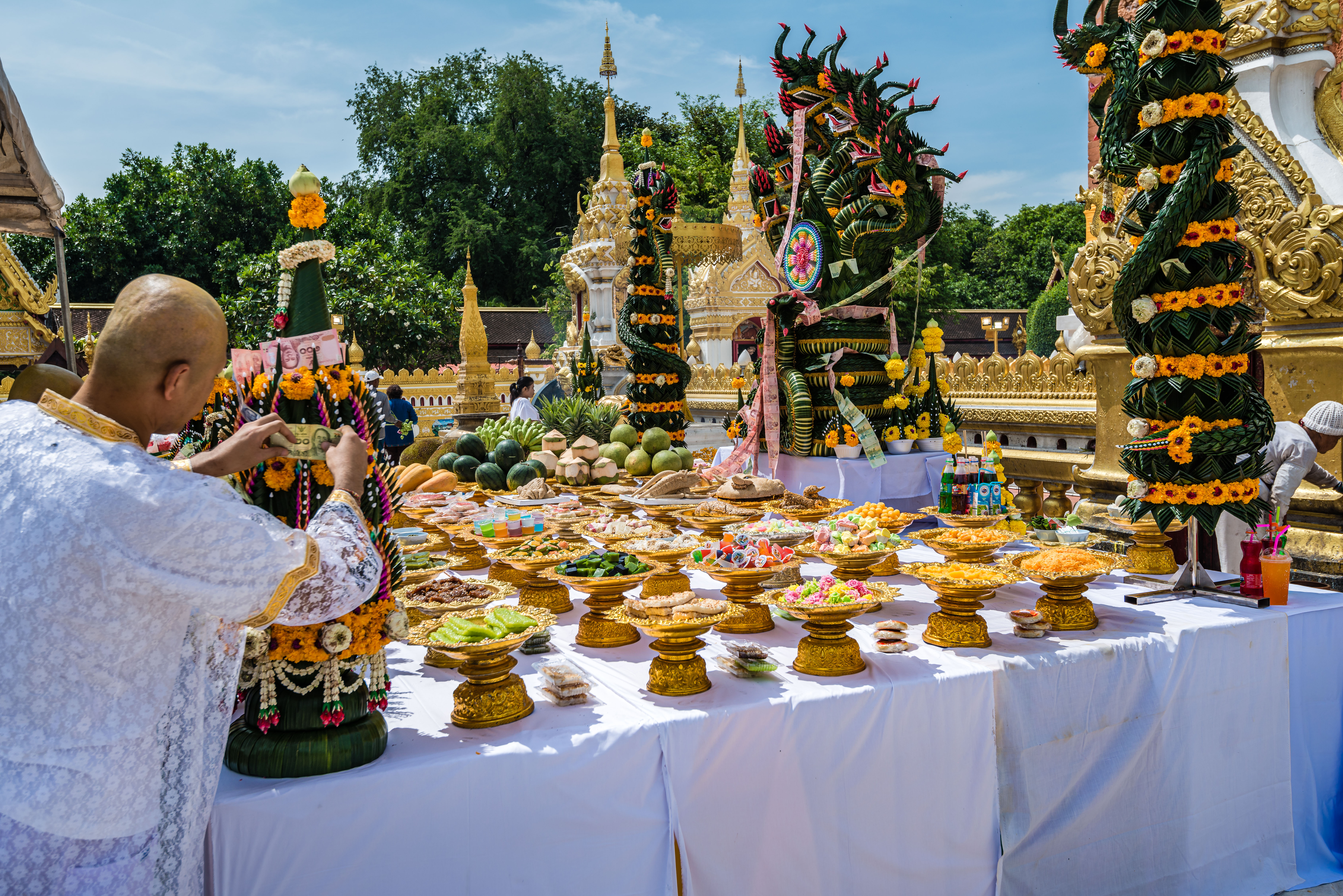 TL170253-Offerings-at-That-Phanom.jpg