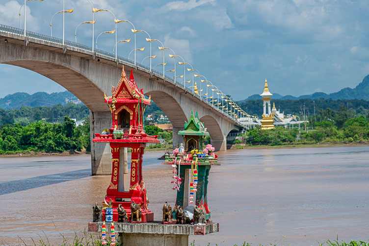 TL170154-Friendship-bridge-3-at-Nakon-Phanom.jpg