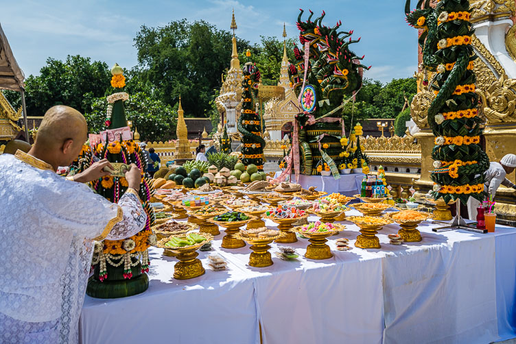 Offerings at That Phanom TL170253-Offerings-at-That-Phanom.jpg