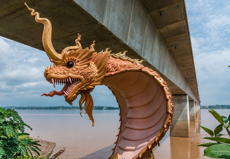 A Naga guarding Friendship Bridge 2 at Mukdahan TL170301-A-Naga-guarding-Friendship-Bridge-2-at-Mukdahan.jpg