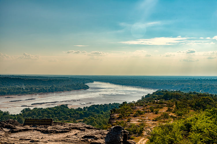 View over the mekong from the cliff in Pha Taem TL170480-View-over-the-mekong-from-the-cliff-in-Pha-Taem.jpg