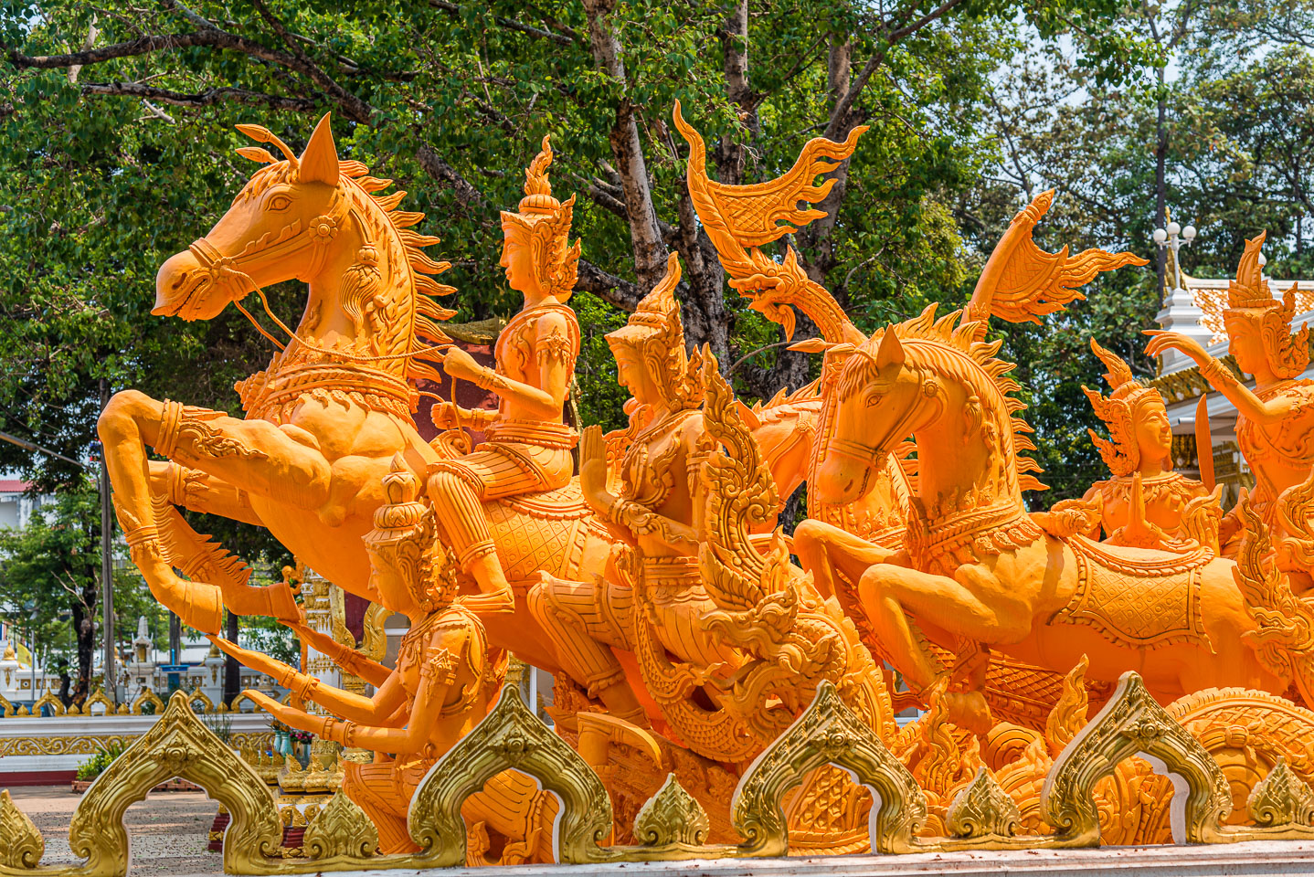 TL160279-A-warrior-carriage---Wat-Wat-Phra-That-Nong-Buang.jpg