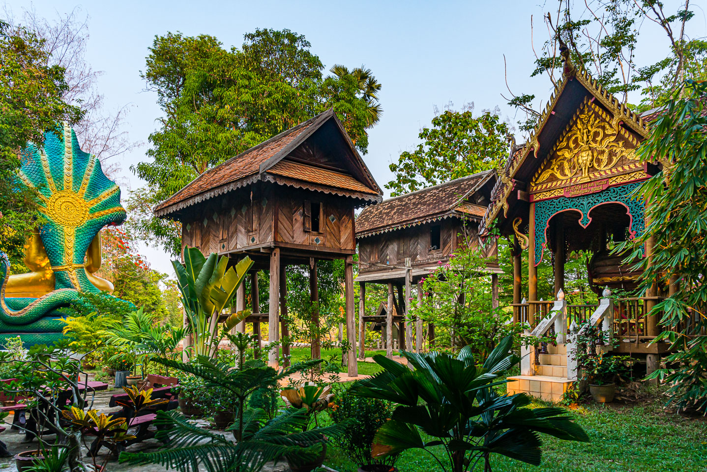 TL160348-Wat-Burapharam-scripture-halls.jpg