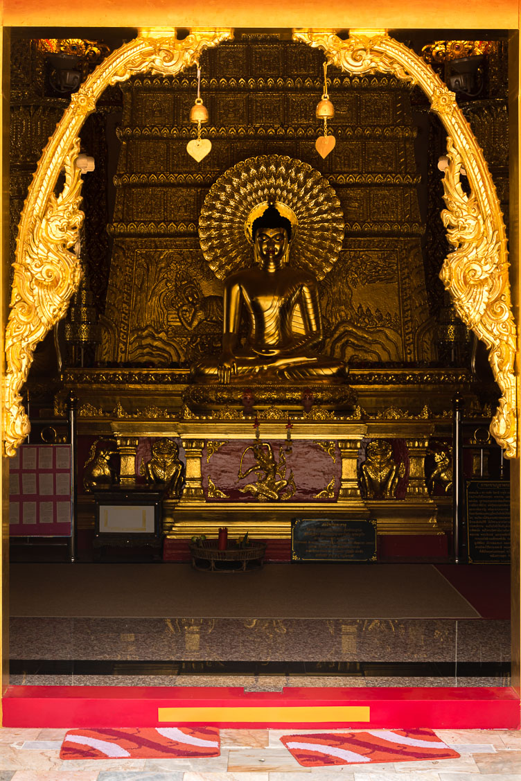 TL160268-Buddha-statue-in-the-large-stupa-of-Wat-Wat-Phra-That-Nong-Buang.jpg