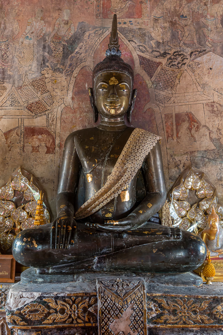 Buddha at Wat Thung Si Meuang TL160300-Buddha-at-Wat-Thung-Si-Meuang.jpg
