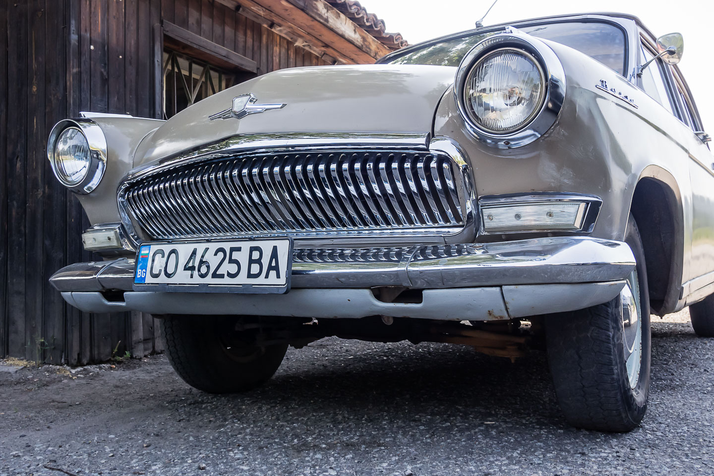 BG120099E-Koprivshtitsa-classic-car.jpg