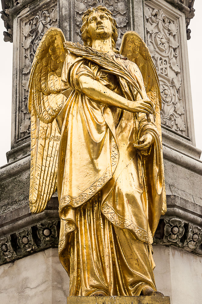 CR120049E-Zagreb-golden-angel-in-front-of-St-Stephans-cathedral.jpg